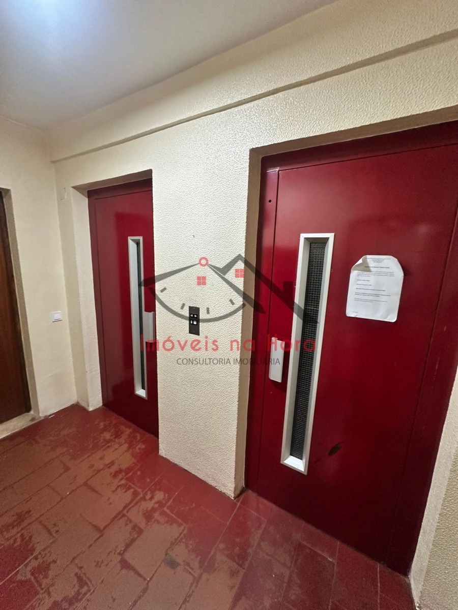 Apartamento T3 para Venda em Rio de Mouro Foto 14
