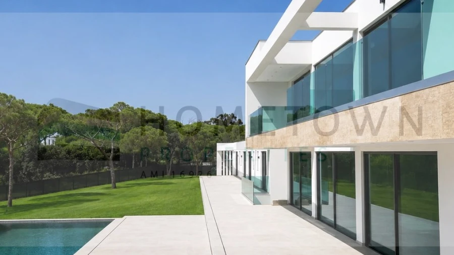 Moradia T8 para Venda em Quarteira