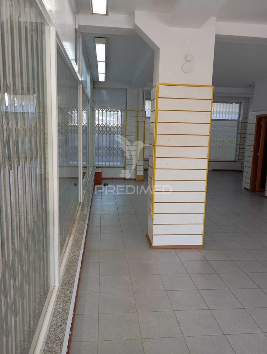 Loja para Arrendamento em Rio Tinto Foto 11
