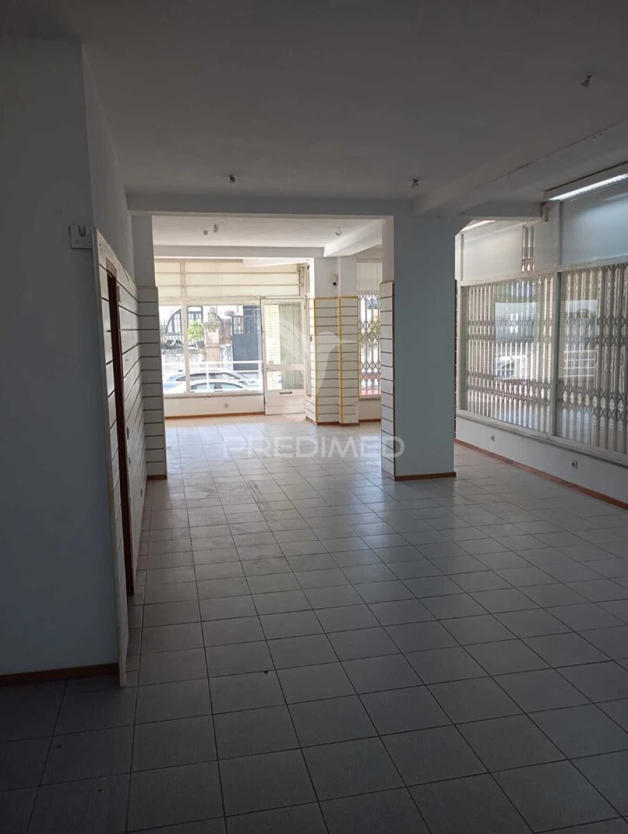 Loja para Arrendamento em Rio Tinto Foto 8
