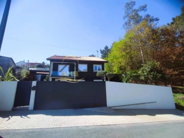 Moradia T3 para Venda em Arões (Santa Cristina)