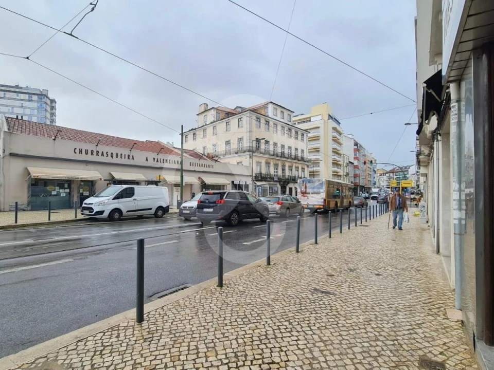 Loja para Venda em Campolide Foto 11