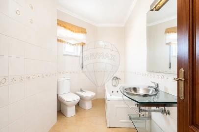 Apartamento T3 para Arrendamento em Almargem do Bispo, Pêro Pinheiro e Montelavar