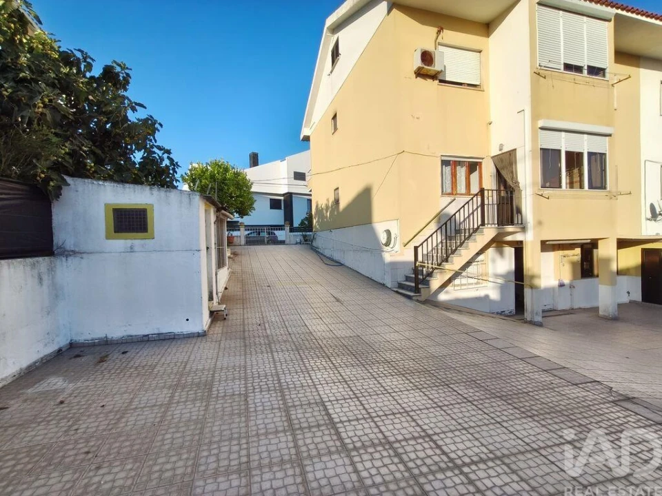 Apartamento T2 para Venda em Moita Foto 8