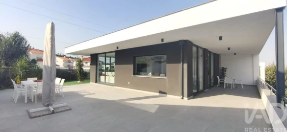 Moradia T4 para Venda em Tornada e Salir do Porto