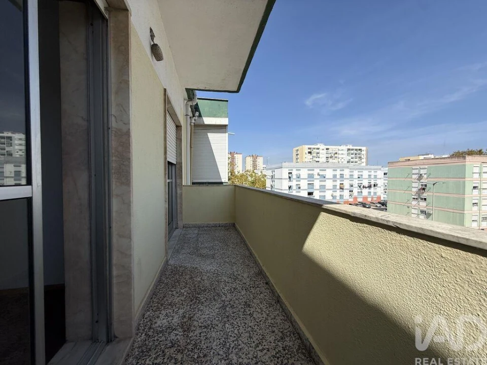 Apartamento T3 para Venda em Corroios Foto 2