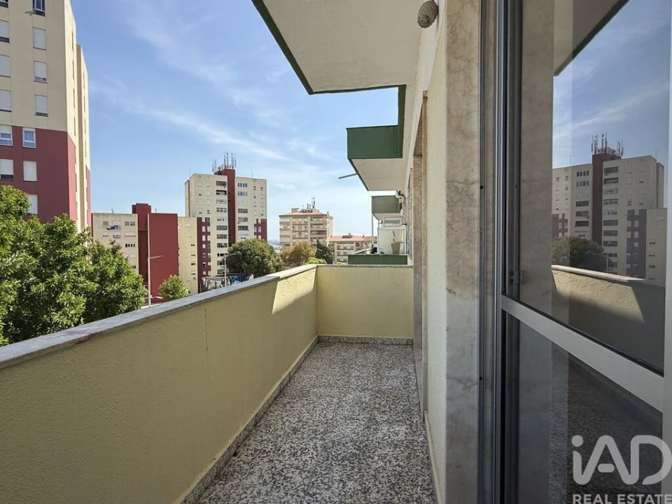 Apartamento T3 para Venda em Corroios Foto 3