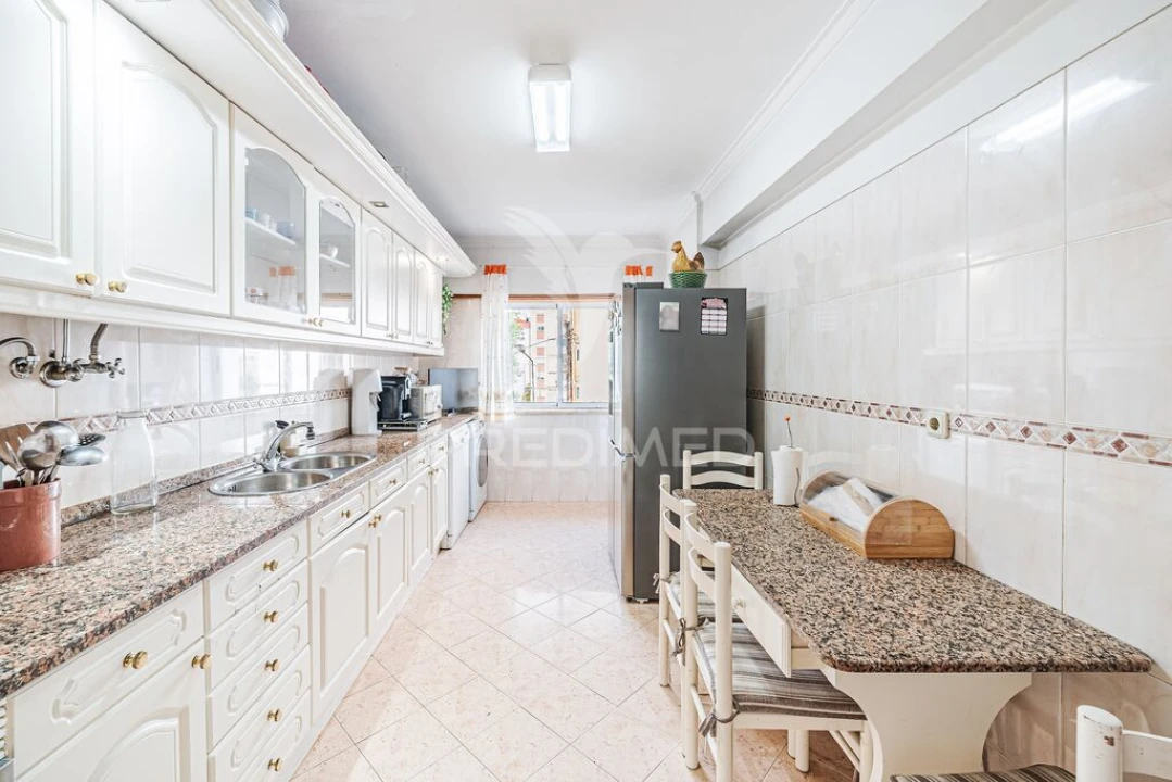 Apartamento T3 para Venda em Massamá e Monte Abraão Foto 9