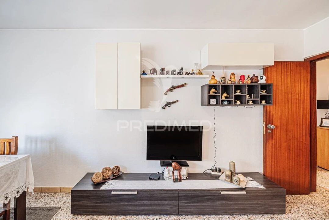 Apartamento T2 para Venda em Queluz e Belas Foto 5