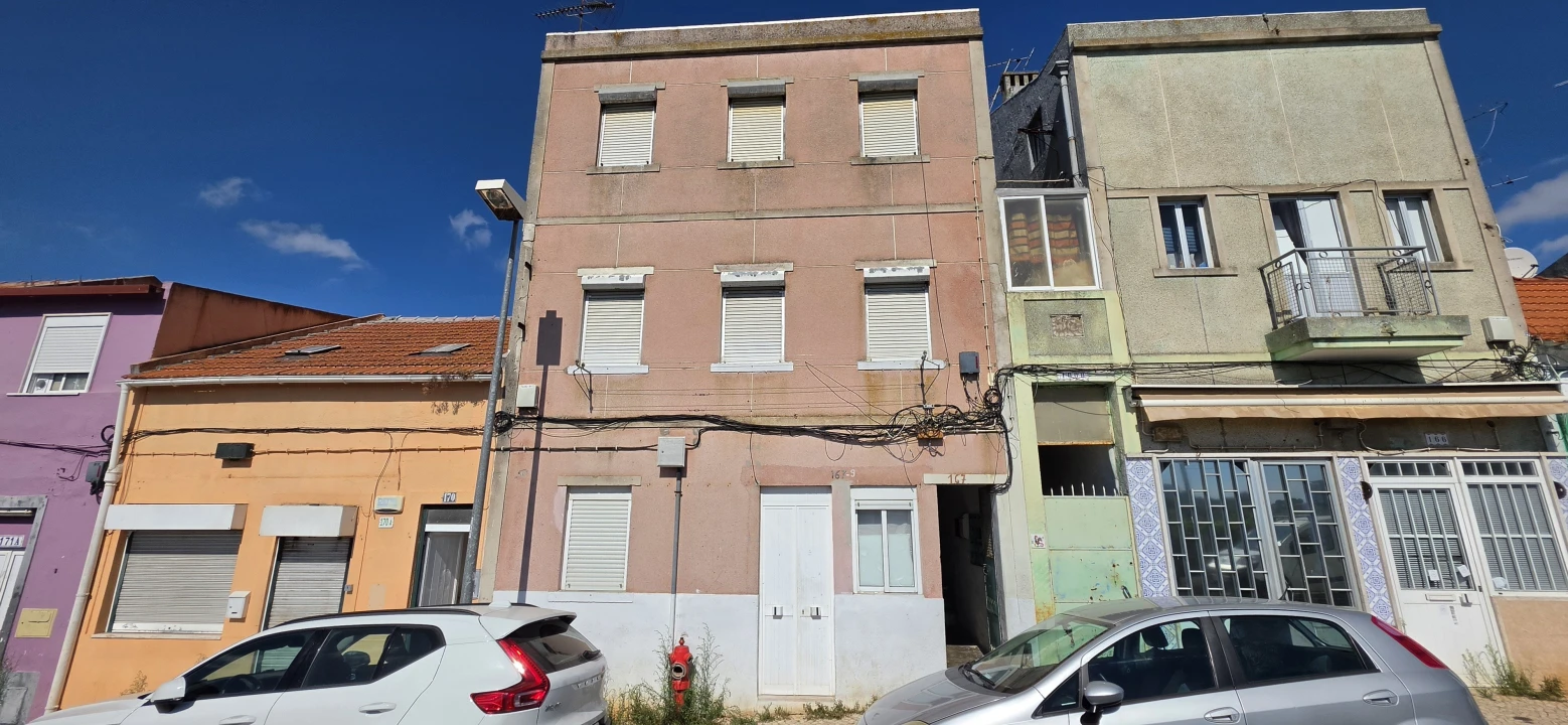Apartamento T2 para Venda em Campolide Foto 1