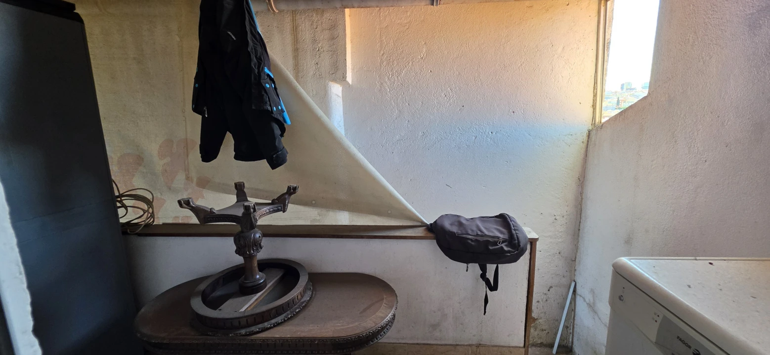 Apartamento T2 para Venda em Campolide Foto 14