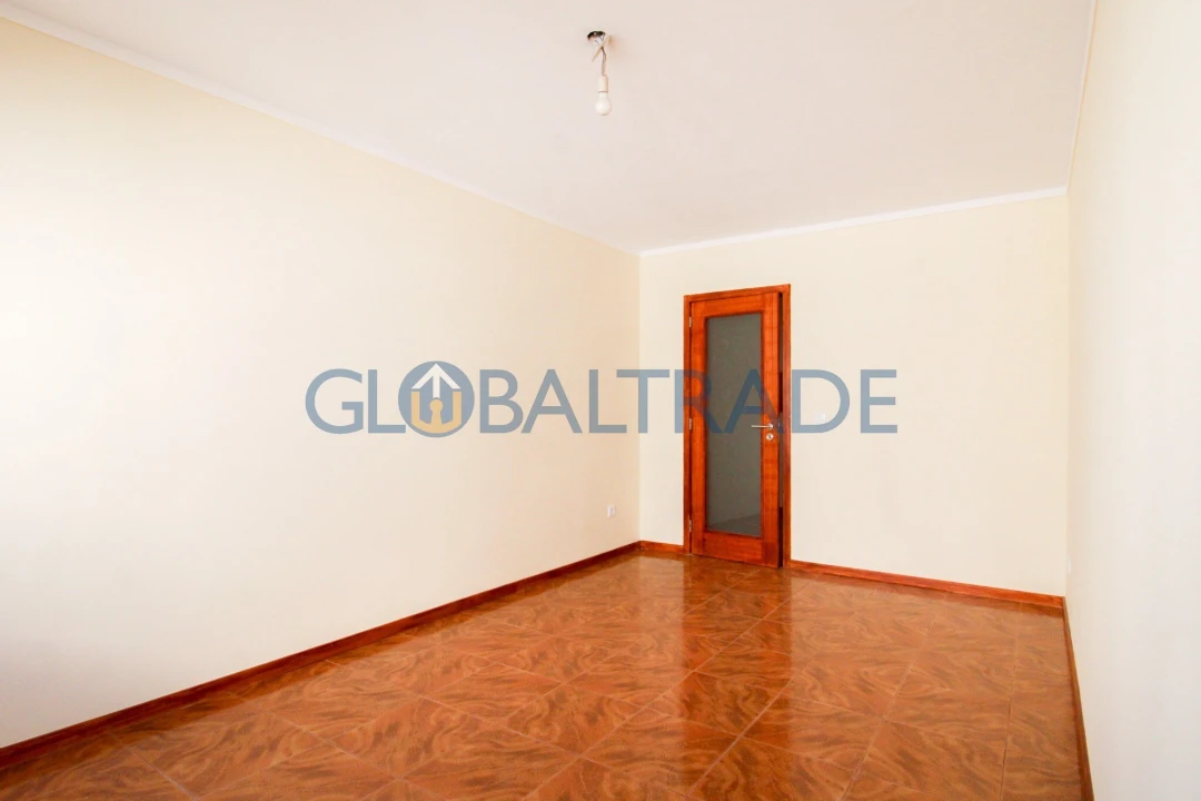 Apartamento T3 para Venda em Vilar de Andorinho Foto 5