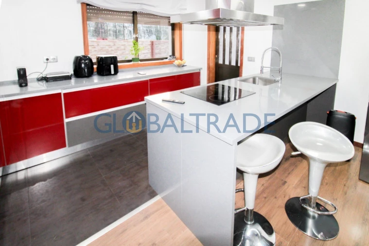 Moradia T4 para Venda em Alfena Foto 9