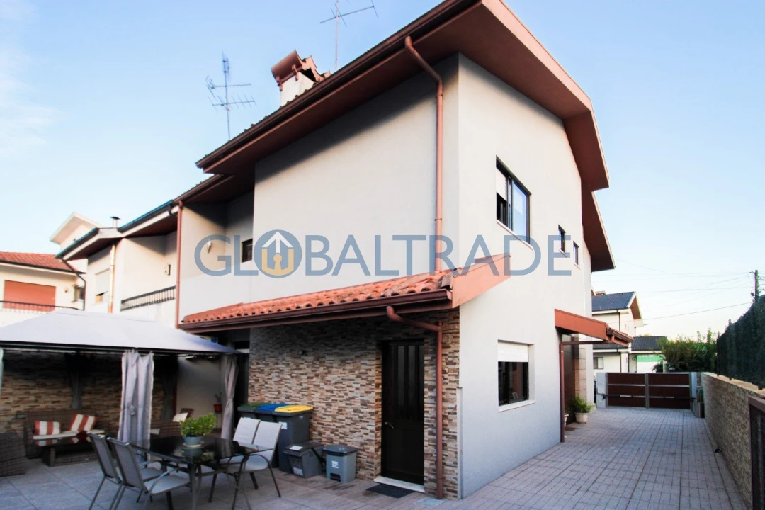 Moradia T4 para Venda em Alfena Foto 1
