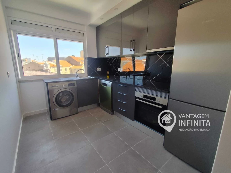 Apartamento T3 para Venda em Almada, Cova da Piedade, Pragal e Cacilhas Foto 3