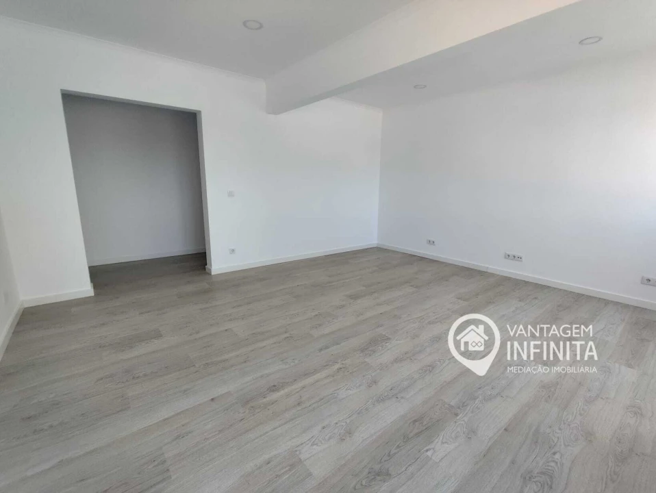 Apartamento T3 para Venda em Almada, Cova da Piedade, Pragal e Cacilhas Foto 9