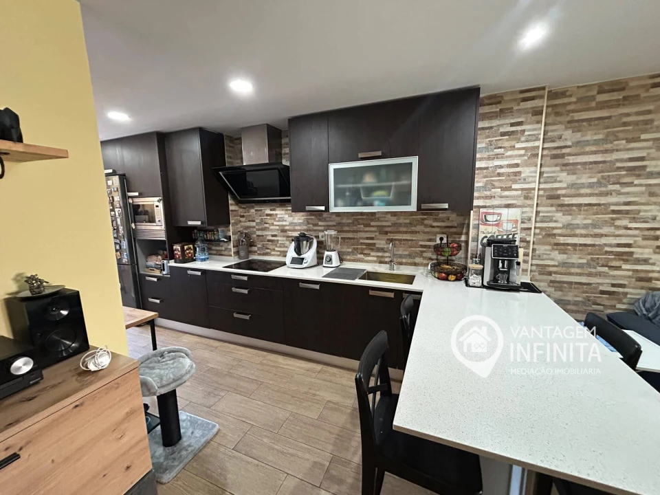 Apartamento T3 para Venda em Laranjeiro e Feijó Foto 2