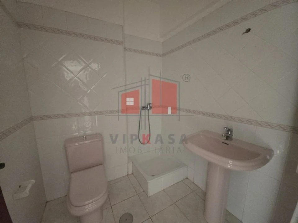 Apartamento T3 para Venda em Carregado e Cadafais Foto 13
