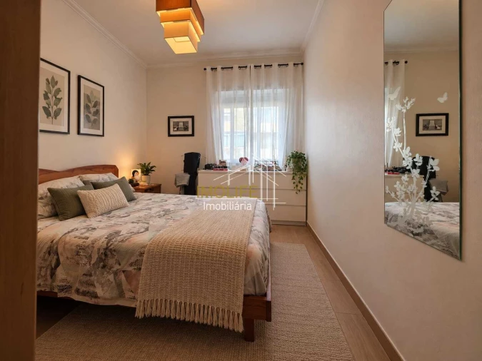 Apartamento T2 para Venda em Pontinha e Famões Foto 11