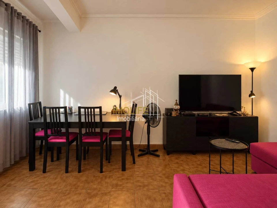 Apartamento T2 para Venda em Pontinha e Famões Foto 3