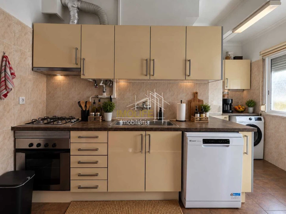 Apartamento T2 para Venda em Pontinha e Famões Foto 2