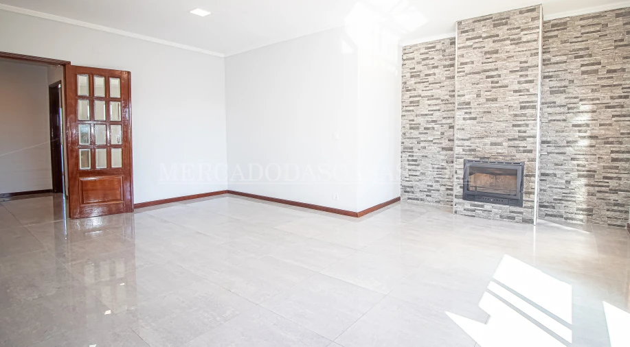 Apartamento T3 para Venda em Paços de Brandão Foto 4