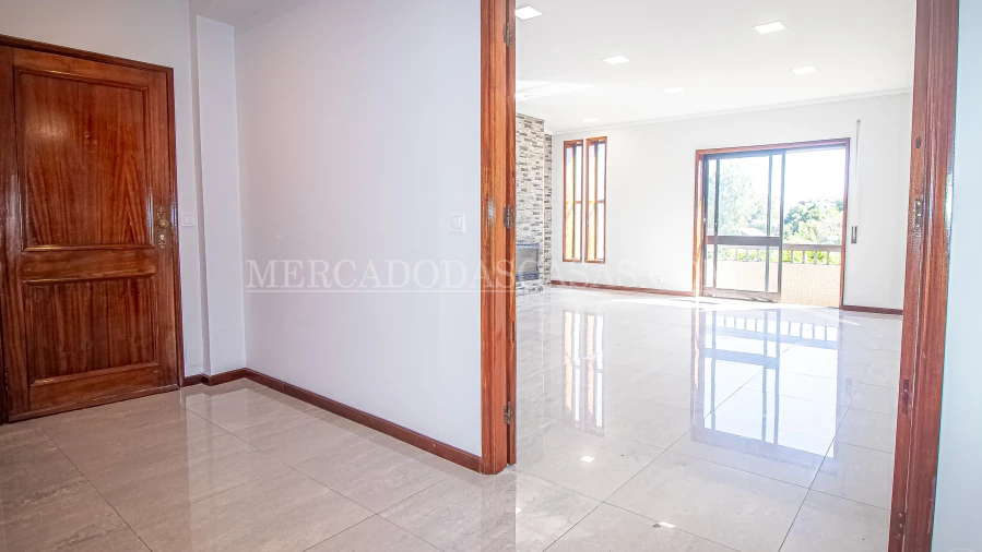 Apartamento T3 para Venda em Paços de Brandão Foto 2