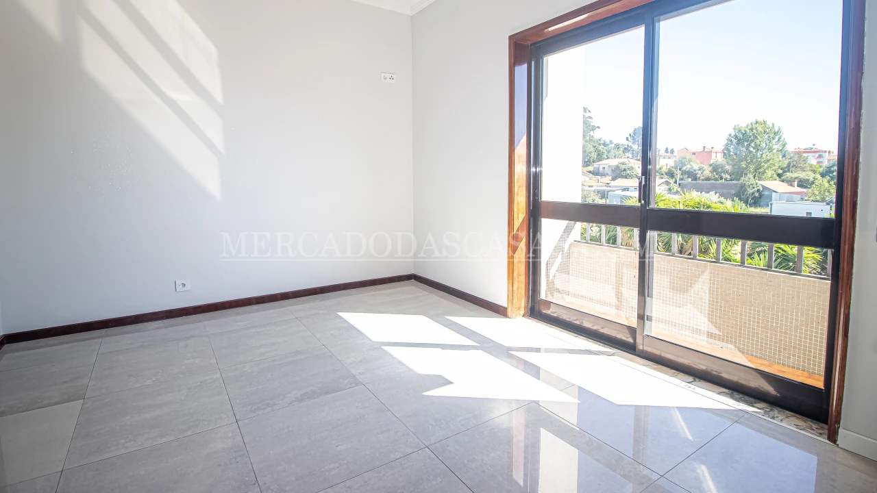 Apartamento T3 para Venda em Paços de Brandão Foto 14