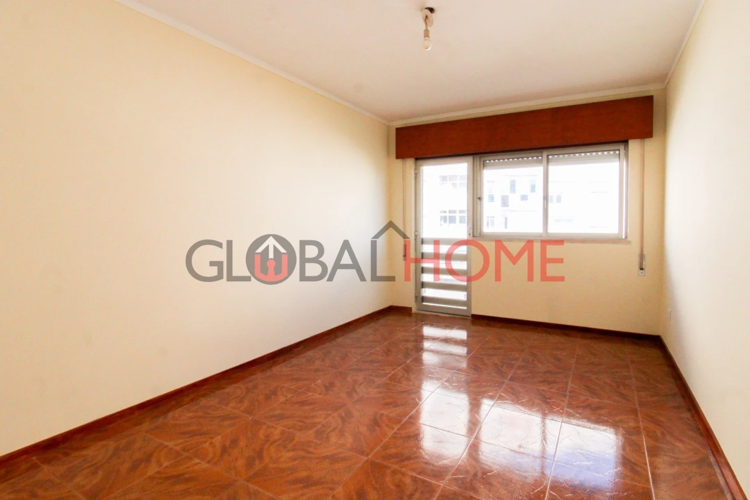 Apartamento T3 para Venda em Vilar de Andorinho Foto 2