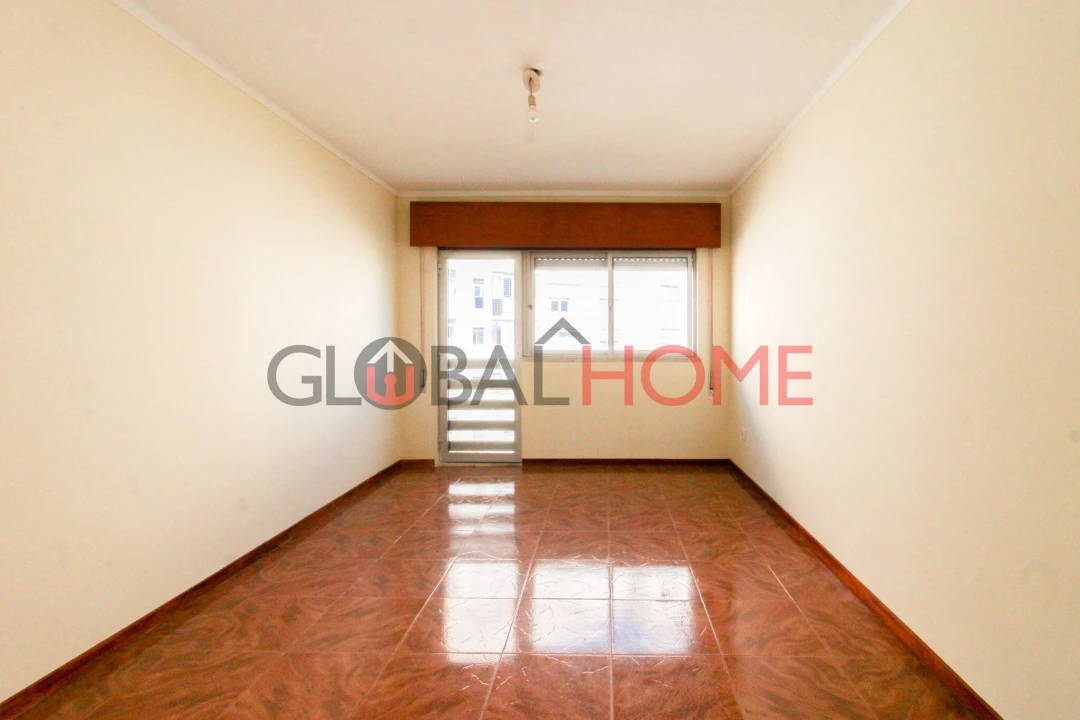 Apartamento T3 para Venda em Vilar de Andorinho Foto 3
