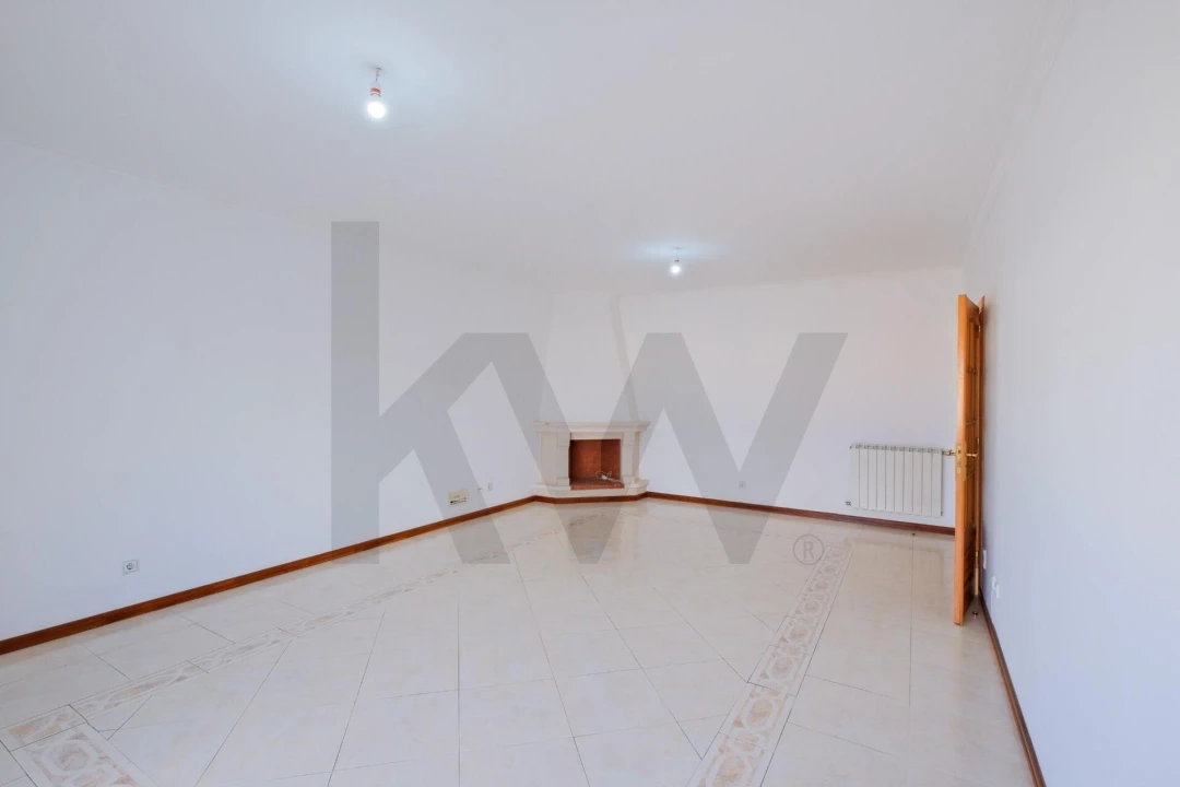 Apartamento T3 para Venda em São Domingos de Rana Foto 7