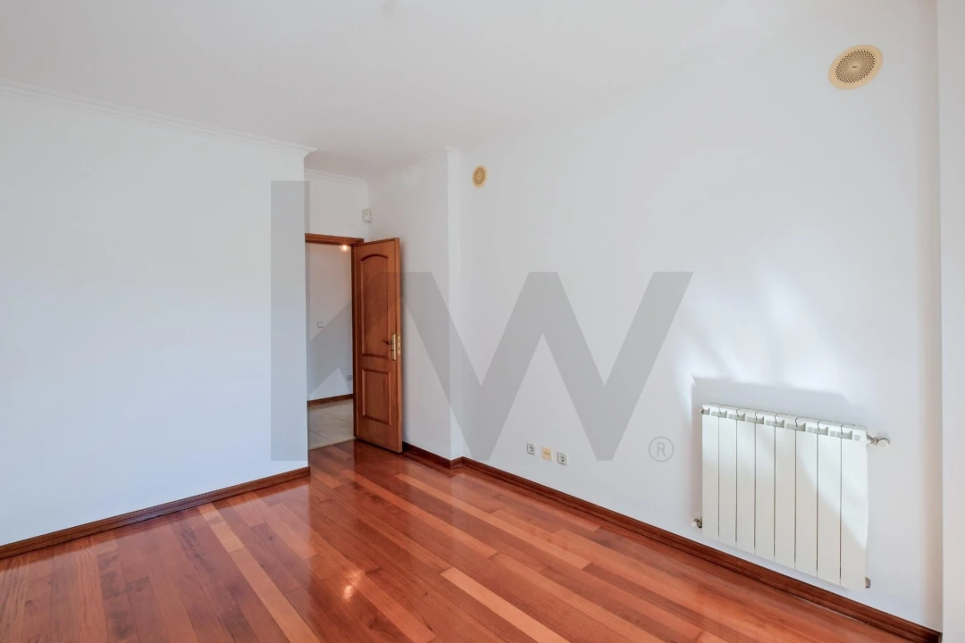 Apartamento T3 para Venda em São Domingos de Rana Foto 12