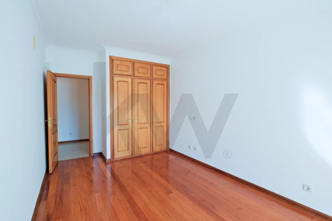 Apartamento T3 para Venda em São Domingos de Rana Foto 16