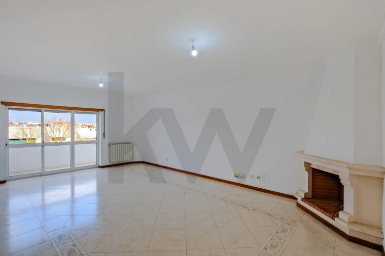 Apartamento T3 para Venda em São Domingos de Rana Foto 6