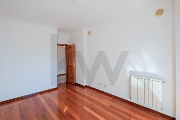 Apartamento T3 para Venda em São Domingos de Rana Foto 12