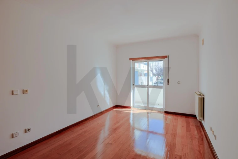 Apartamento T3 para Venda em São Domingos de Rana Foto 15