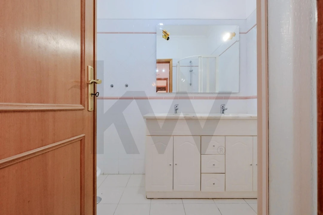 Apartamento T3 para Venda em São Domingos de Rana Foto 19