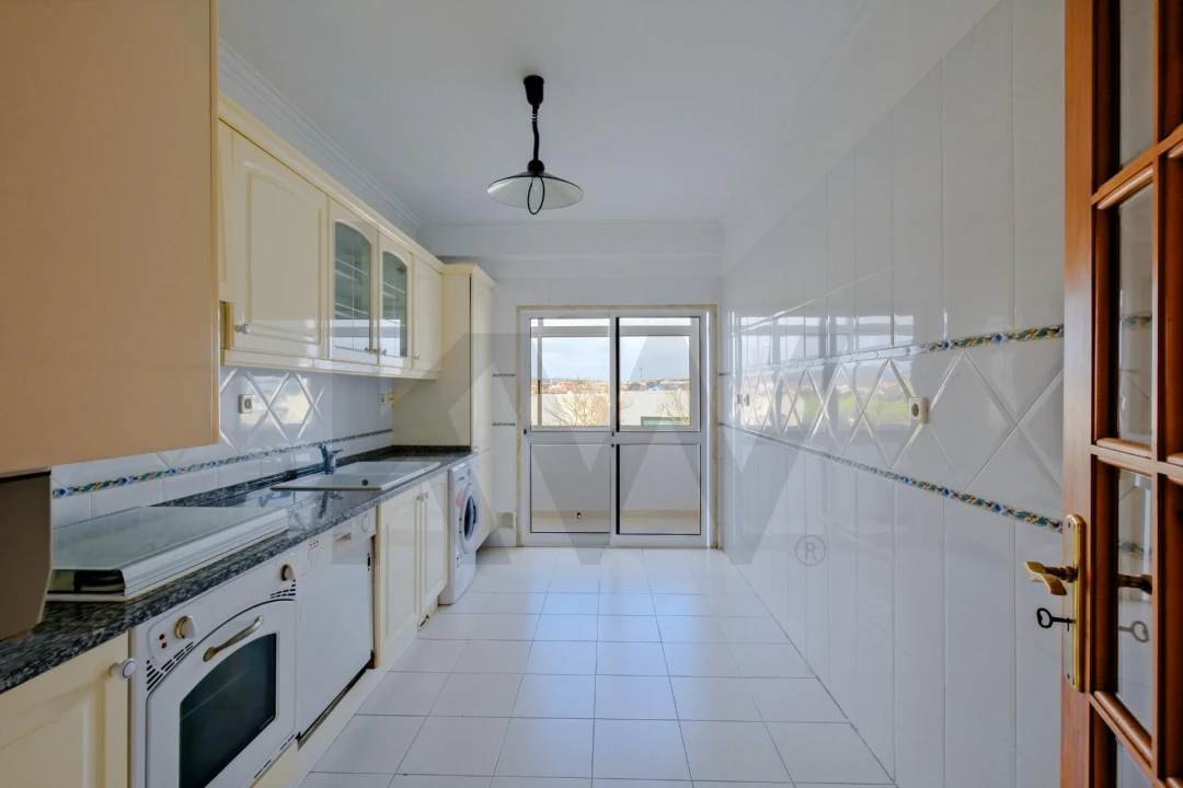 Apartamento T3 para Venda em São Domingos de Rana Foto 1