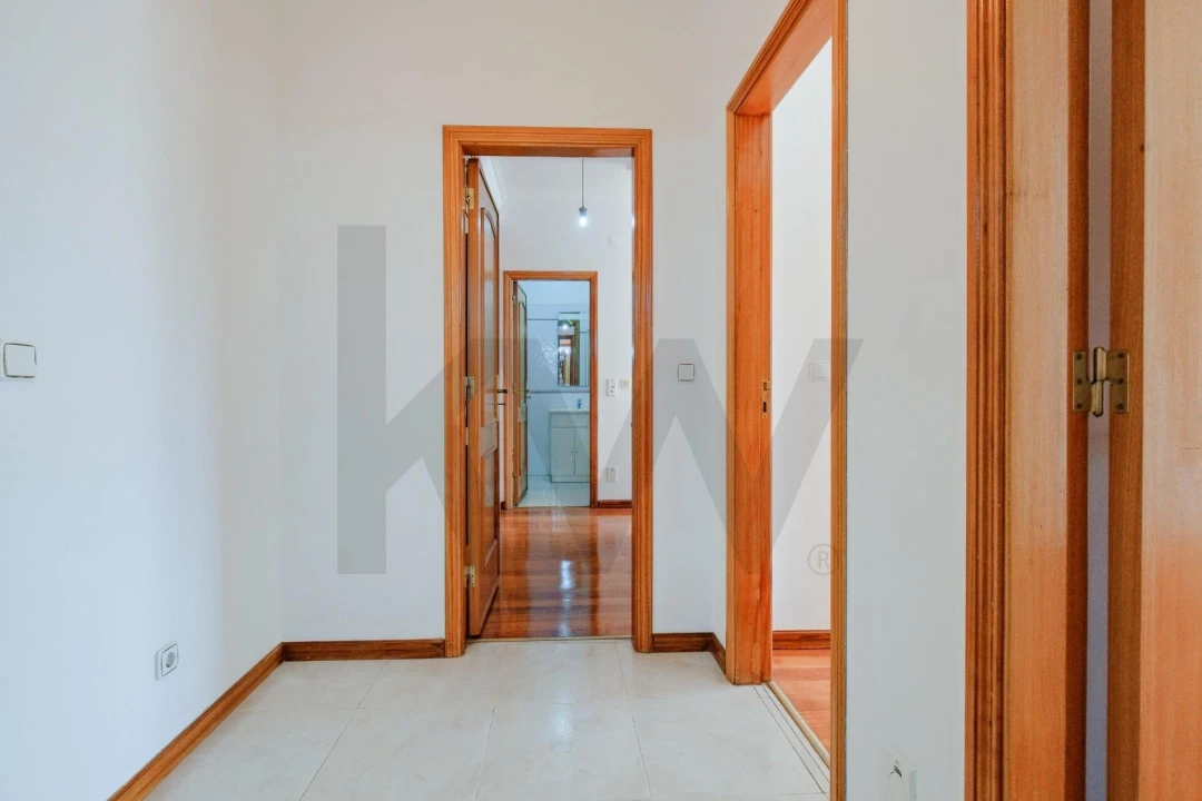 Apartamento T3 para Venda em São Domingos de Rana Foto 17