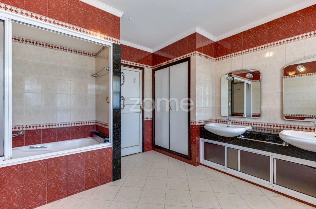 Moradia T4 para Venda em Paranhos Foto 30