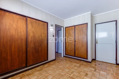 Moradia T4 para Venda em Paranhos