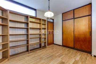 Moradia T4 para Venda em Paranhos
