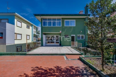 Moradia T4 para Venda em Paranhos