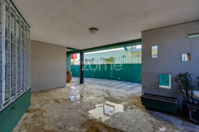 Moradia T4 para Venda em Paranhos