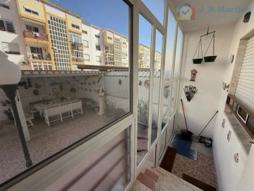 Apartamento T2 para Venda em Charneca de Caparica e Sobreda