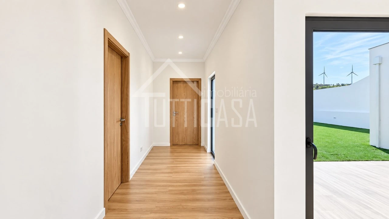 Moradia T3 para Venda em Dois Portos e Runa Foto 15
