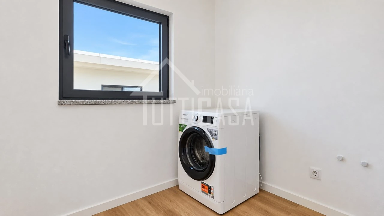 Moradia T3 para Venda em Dois Portos e Runa Foto 30