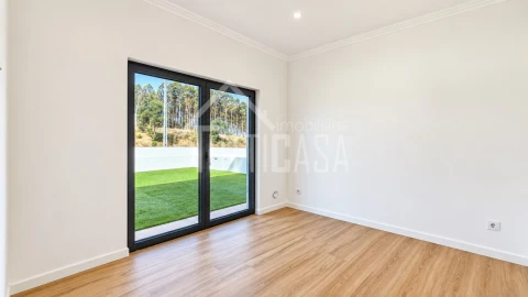 Moradia T3 para Venda em Dois Portos e Runa