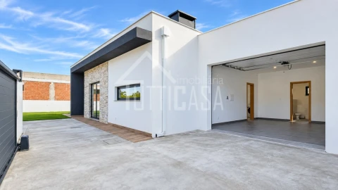 Moradia T3 para Venda em Dois Portos e Runa