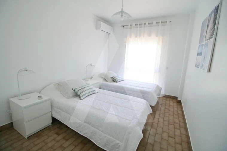 Apartamento T1 para Arrendamento em Quarteira Foto 8